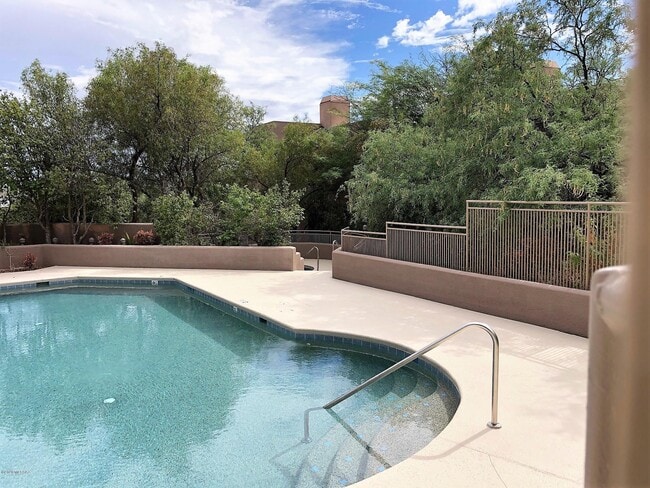 Building Photo - 6655 N Canyon Crest Dr