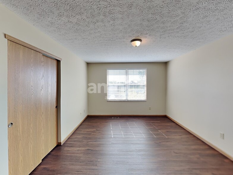 Building Photo - 1064 Amherst Blvd