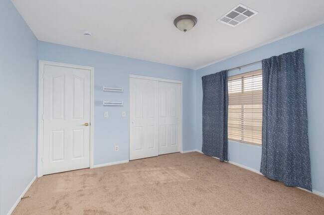 Building Photo - Enormous Silverado Ranch pool home with new paint and carpet