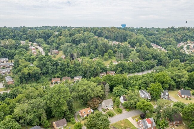 Building Photo - AVAILABLE SEPT 1st!! Check out this BEAUTIFUL & UPDATED home in Penn Hills!