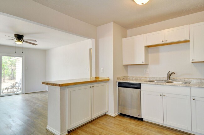 Building Photo - Cute house in White Settlement - Coming Soon