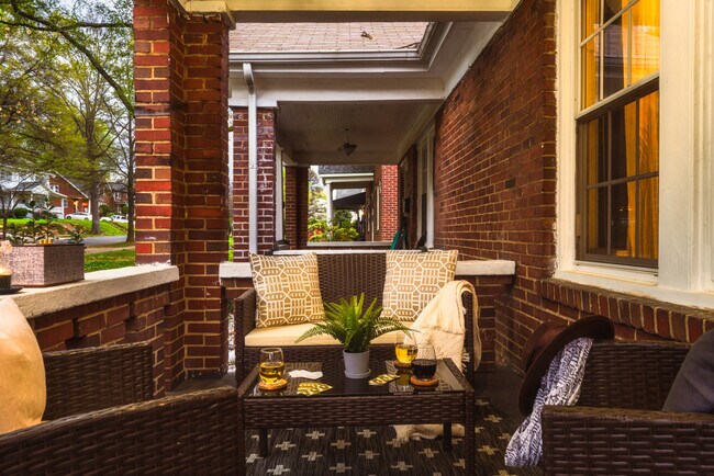 Building Photo - 715 Grandin Rd