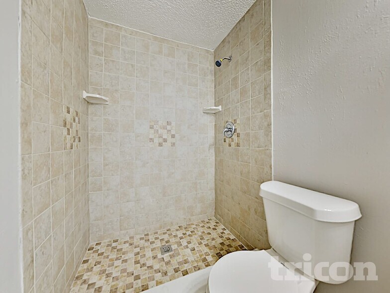 Building Photo - 2659 Pinewood Blvd E