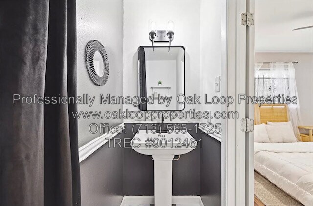 Building Photo - Houston