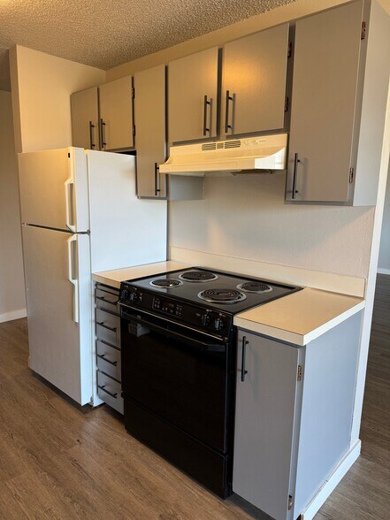 Building Photo - 308 Summit Ave N