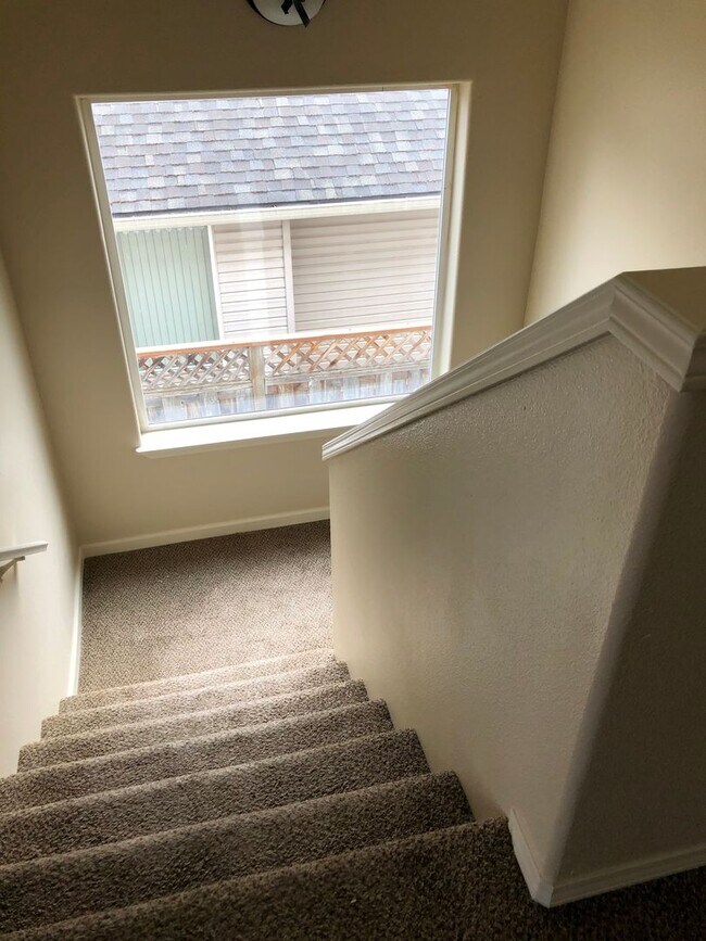 Building Photo - 3 Bedroom 2.5 bath house in Newberg