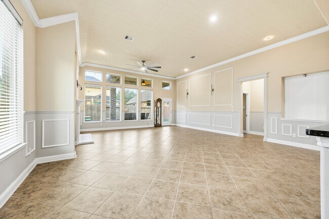 Building Photo - 8111 Sweet Gardens Ct