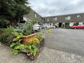 Building Photo - 8065 N Ivanhoe St