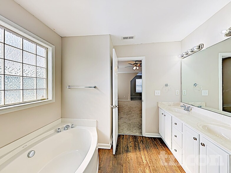 Building Photo - 376 Collinsworth Dr