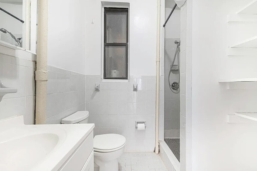 Building Photo - 242 Mulberry St