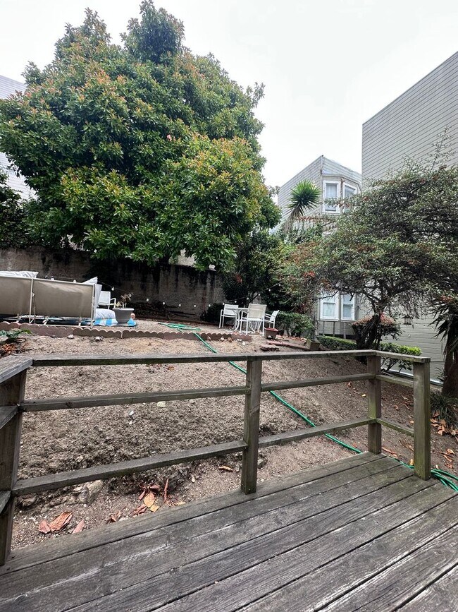 Interior Photo - 1230 Hyde Street (744r)