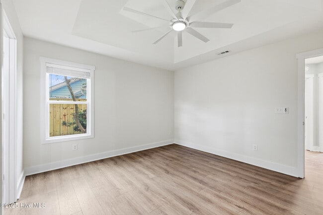 Building Photo - 303 Hixon Pl
