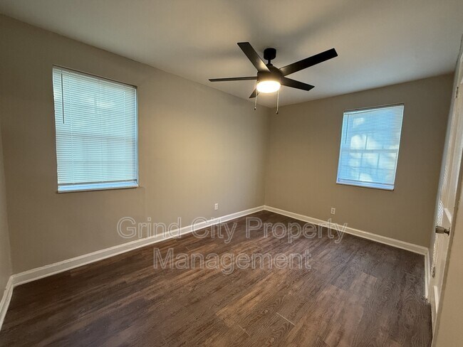 Building Photo - 1393 Lyceum Rd