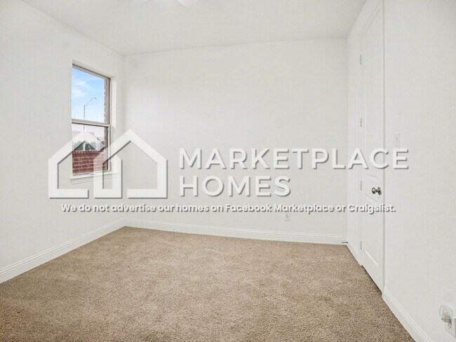 Building Photo - 1208 Mnr Crk Wy