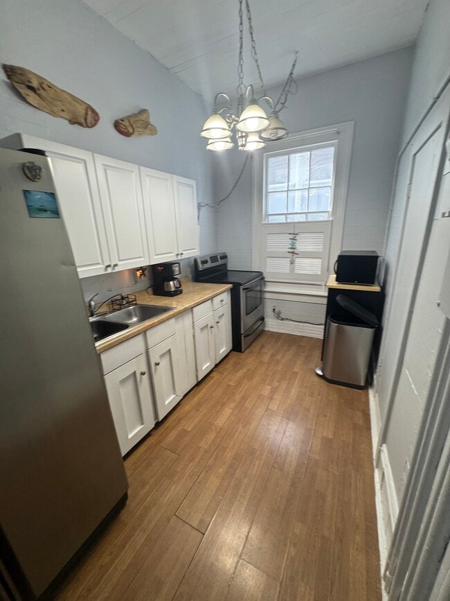 Kitchen - 400 Simonton St