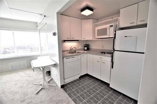 Building Photo - 555 E William St