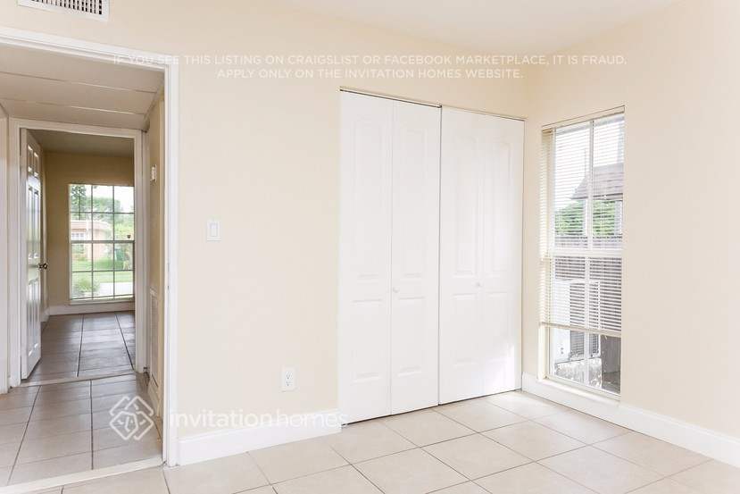 Building Photo - 6904 NW 79th St