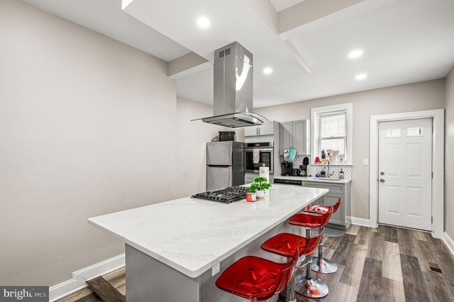 Building Photo - 930 N 30th St