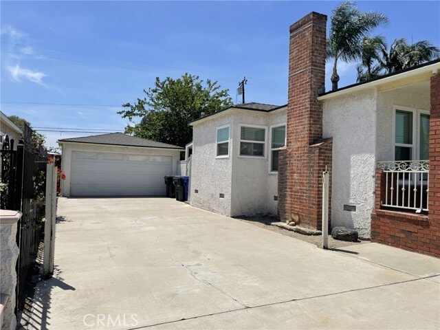 Building Photo - 10228 N Benson Ave