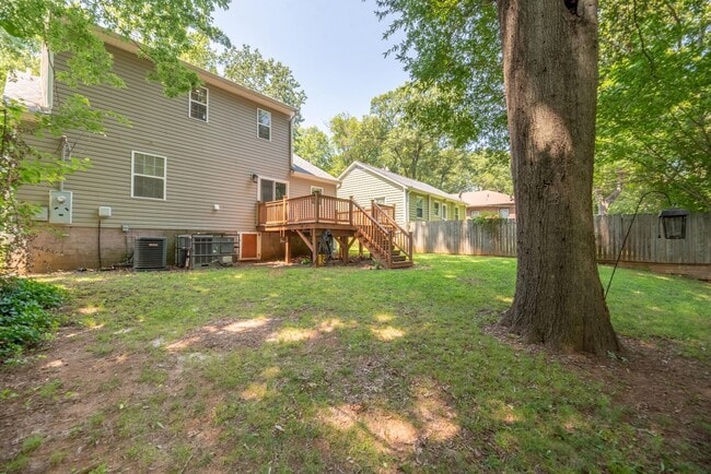 Building Photo - (Coming Soon) Renovated Home just minutes from Uptown!
