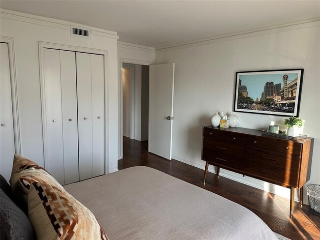 Building Photo - 1122 Colorado St