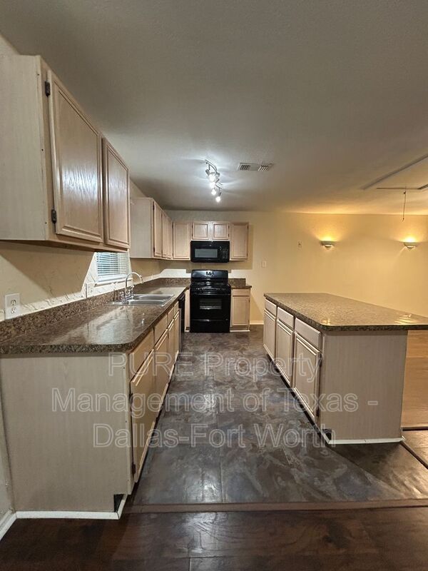 Building Photo - 3428 Statler Dr