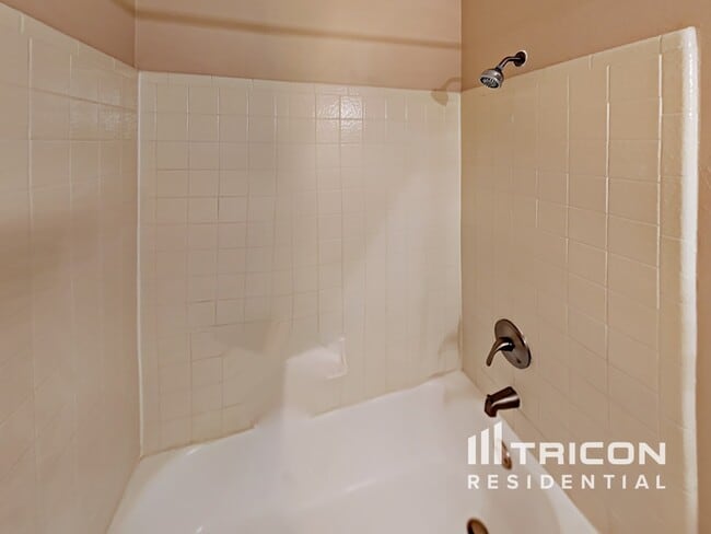 Building Photo - 1378 Southridge Dr
