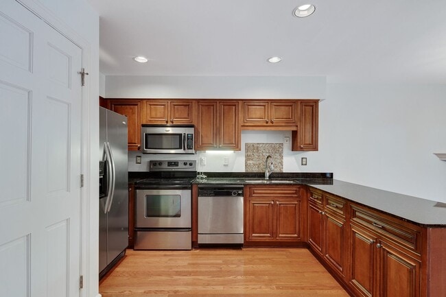 Building Photo - Fall Special - 1/2 off first month's rent!