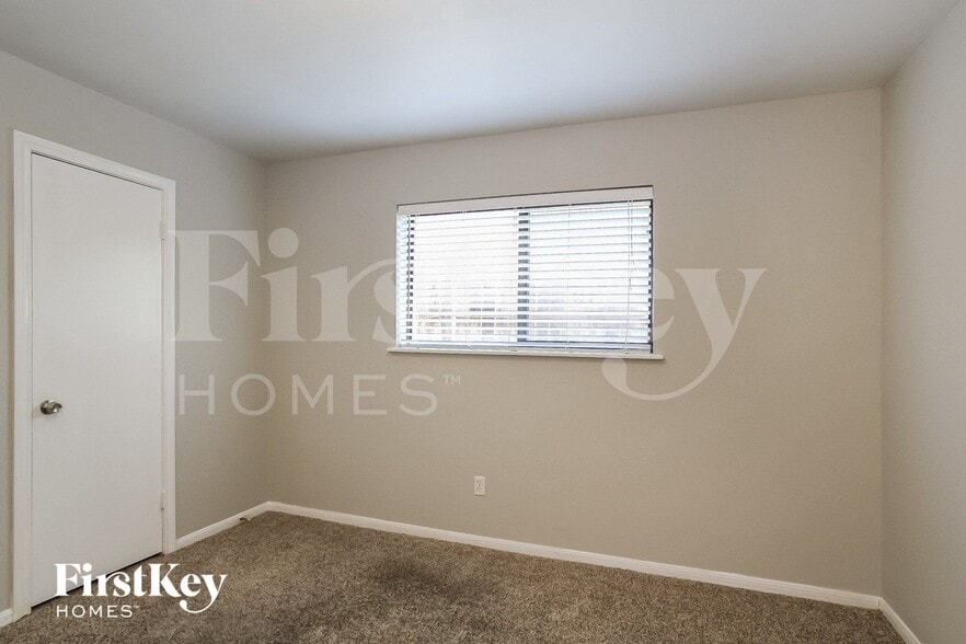 Building Photo - 3811 Fernglade Dr