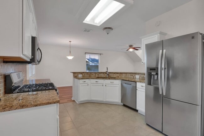 Building Photo - 6004 Mesa Verde Cir