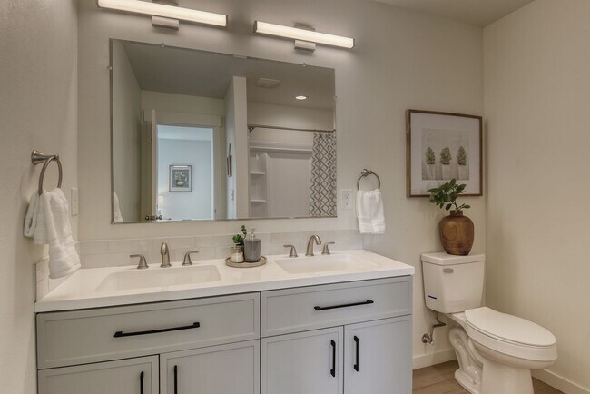 Building Photo - 4913 E 6th Ave