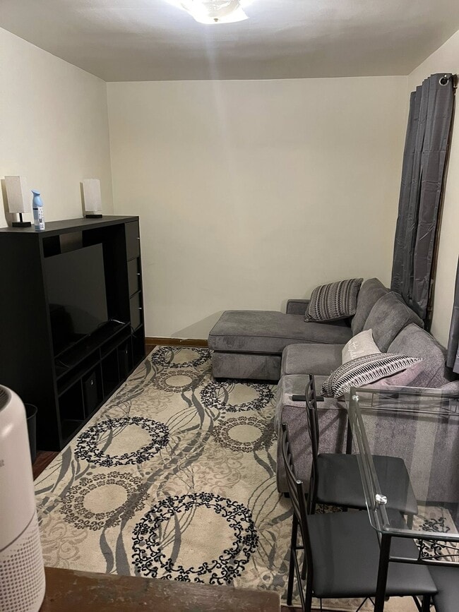 Building Photo - 321 Walter St