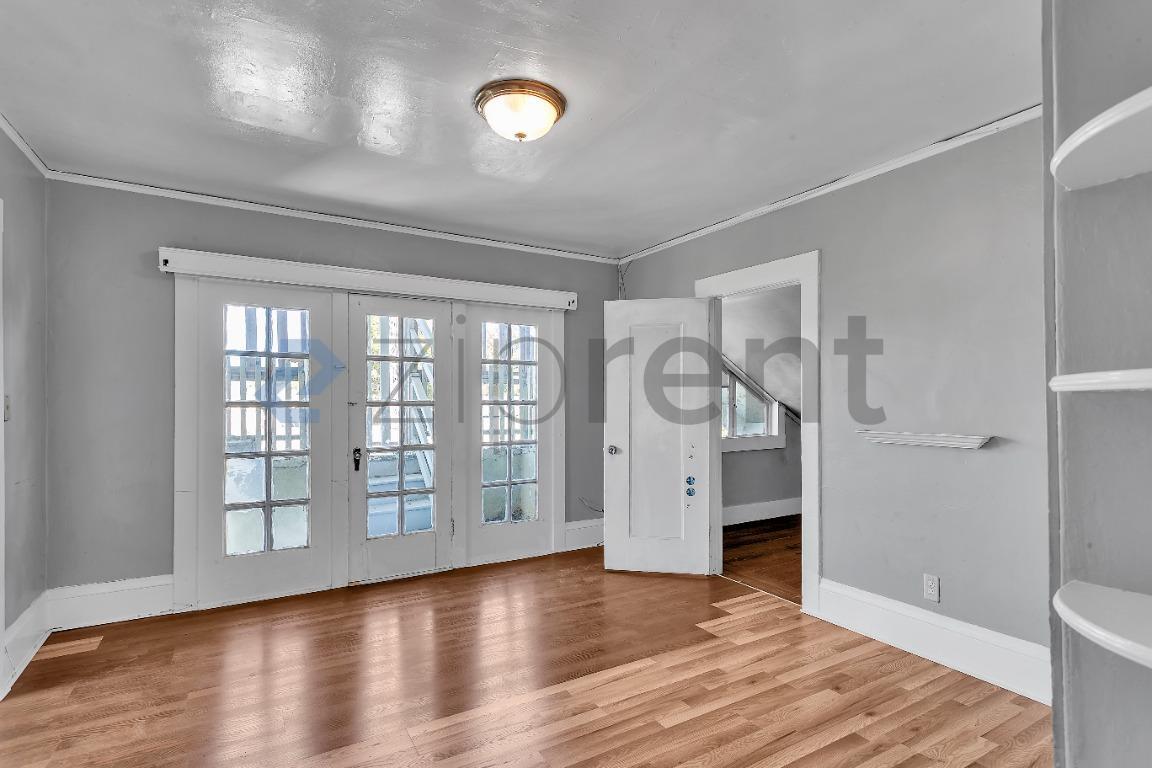 Building Photo - Unit 2