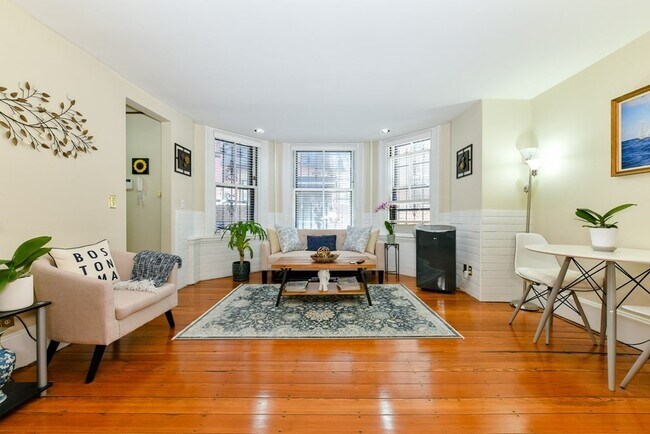 Building Photo - 49 Beacon St