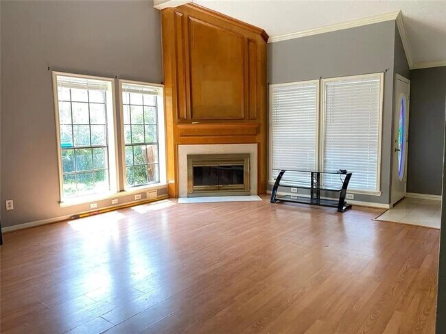 Building Photo - 16427 Dunmoor Dr