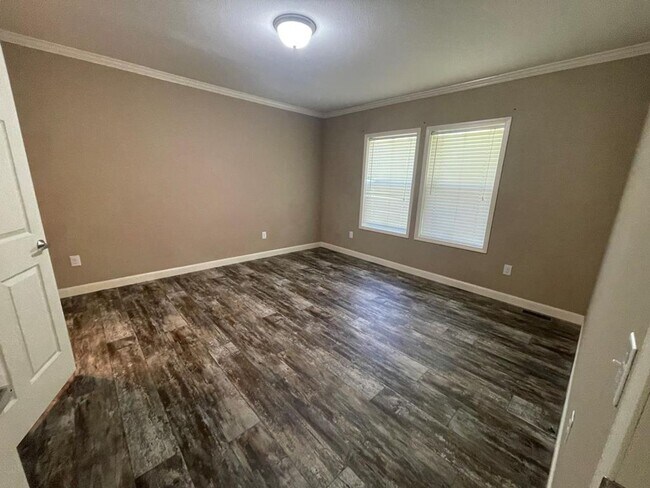 Building Photo - 3 Bedroom 2 Bath in Banks AL