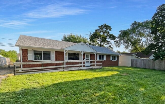 Building Photo - 17 Crestview Dr