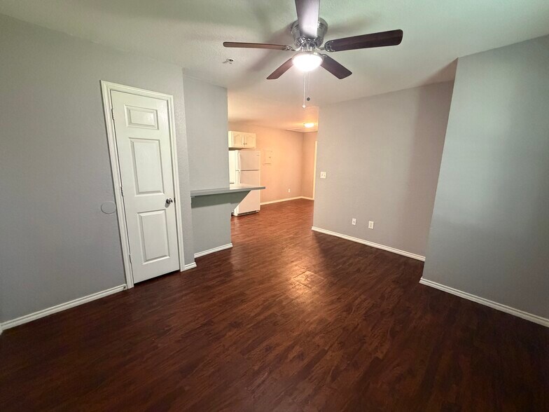 Building Photo - 11106 Bel Air Dr