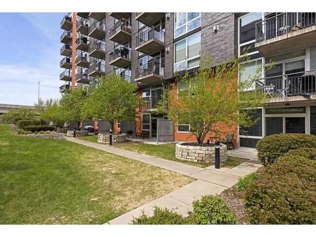 Building Photo - 730 N 4th St