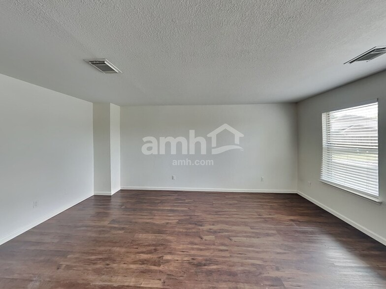 Building Photo - 4006 Carmel Ridge Way