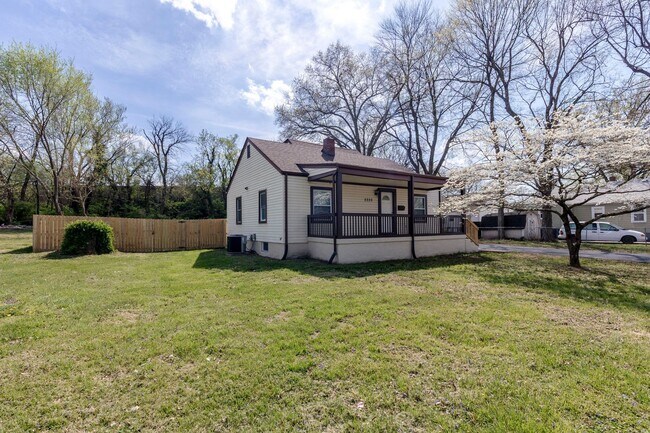 Building Photo - 2220 Auburn Dr