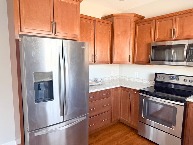 Building Photo - Spacious 4-Bedroom Home with Large Yard and Dual Garages in Cookeville  Property Description