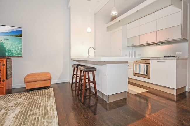 Building Photo - 11 E 36th St