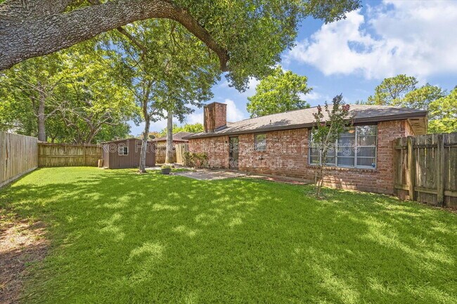 Building Photo - 16311 Forest Bend Ave
