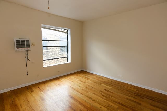 Building Photo - 814 W Cornelia Ave