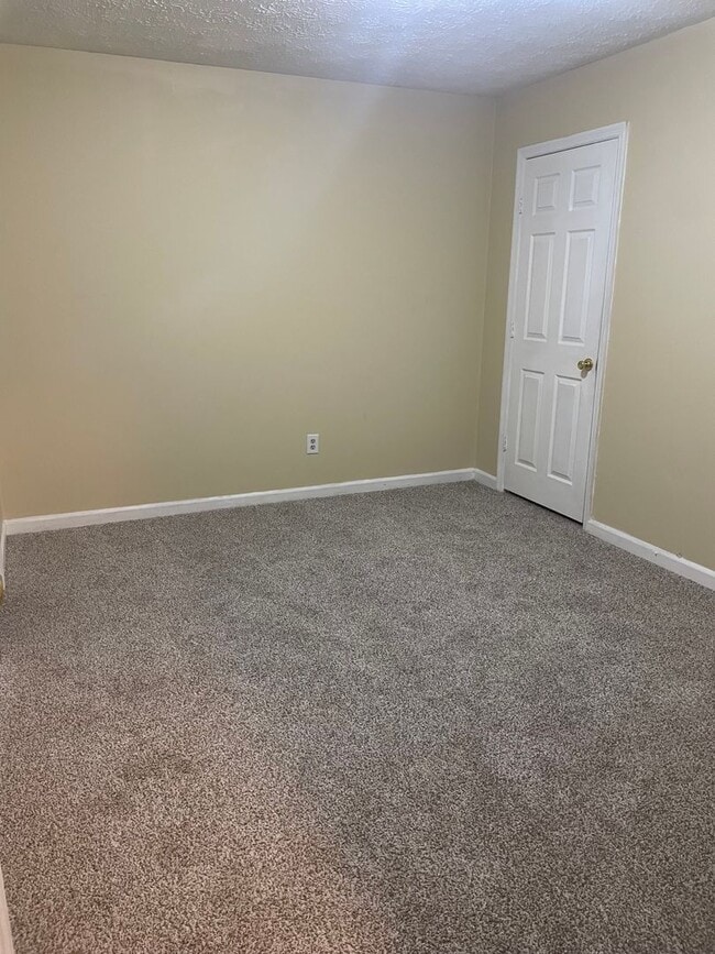 Building Photo - 3 Bedroom, 2.5 Bath Townhome in Lenlock