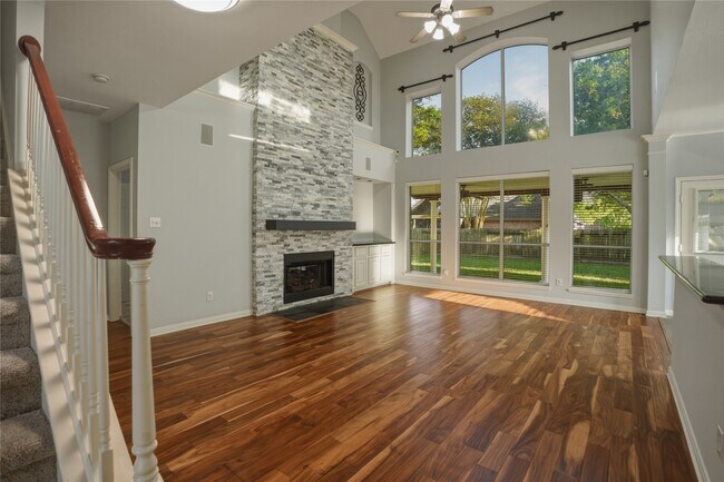 Building Photo - 2302 Marblecrest Ln