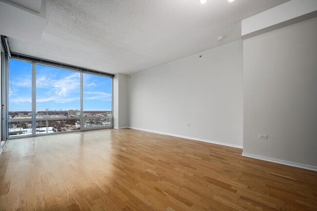 Building Photo - 9655 Woods Dr