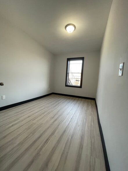 122 Wade St 8 - 126 Wade St