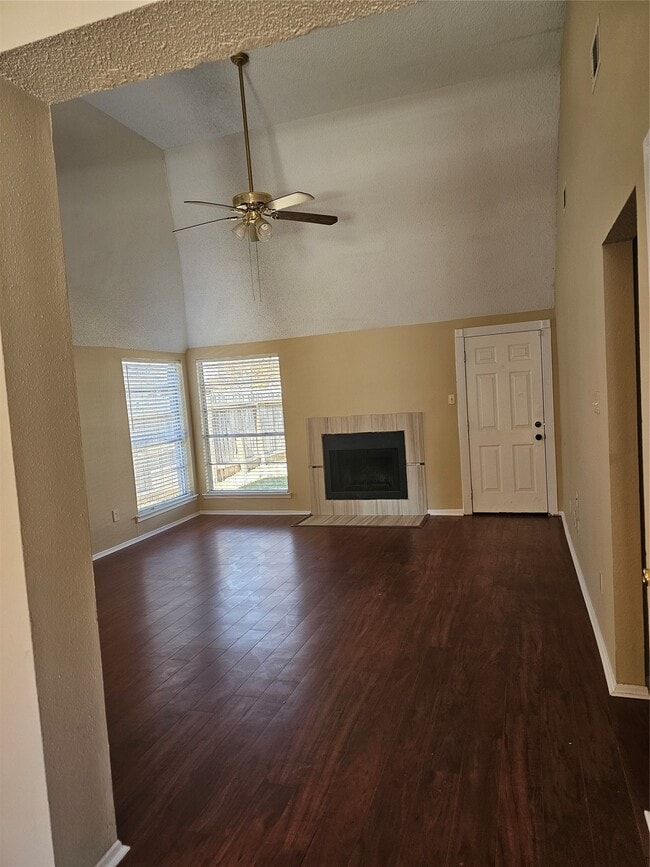 Building Photo - 1538 Ridgebriar Dr